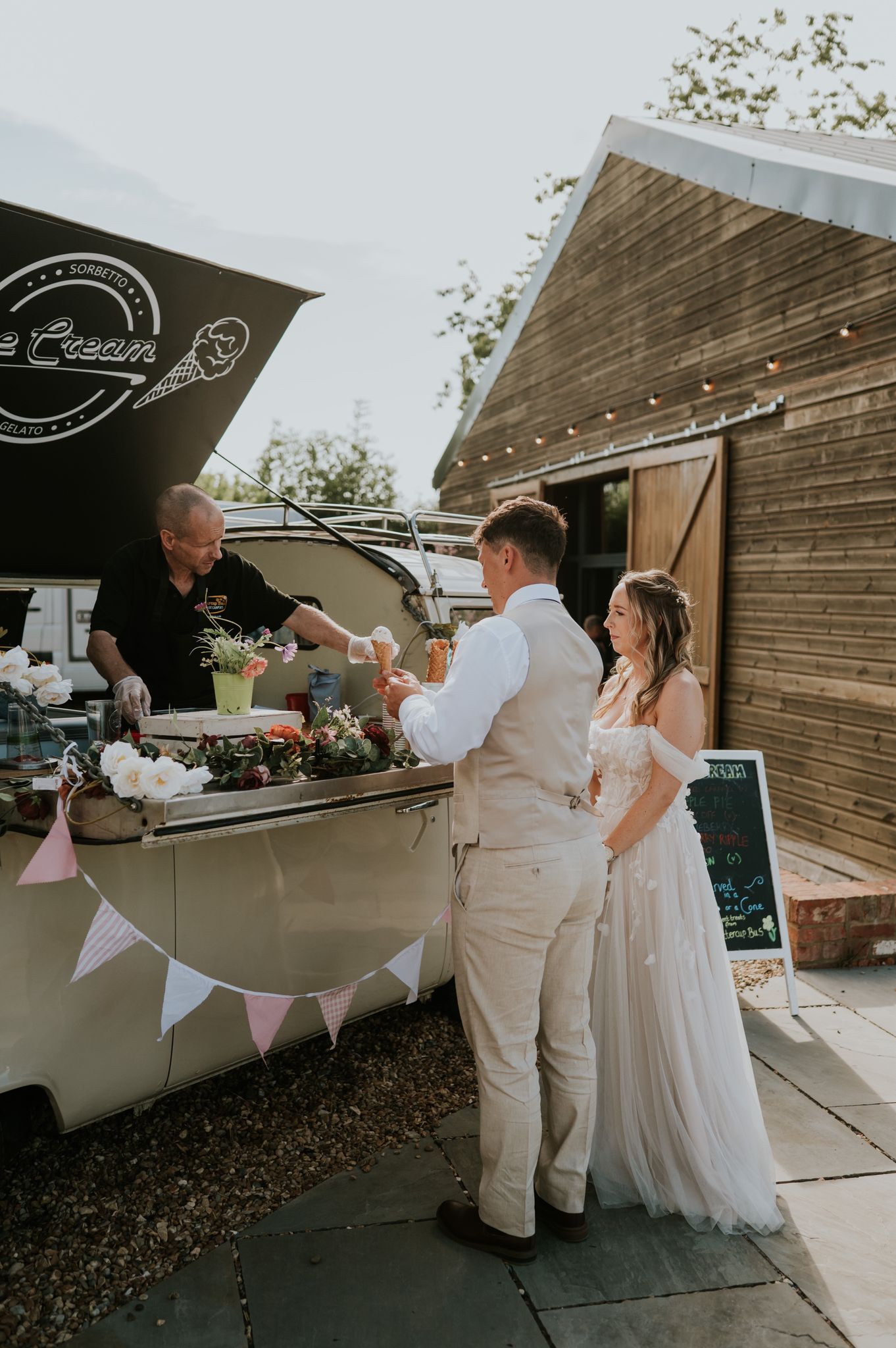 campervan ice cream van wedding london surrey sussex kent - buttercupbus.com campervan ice cream van wedding london surrey sussex kent - buttercupbus.com